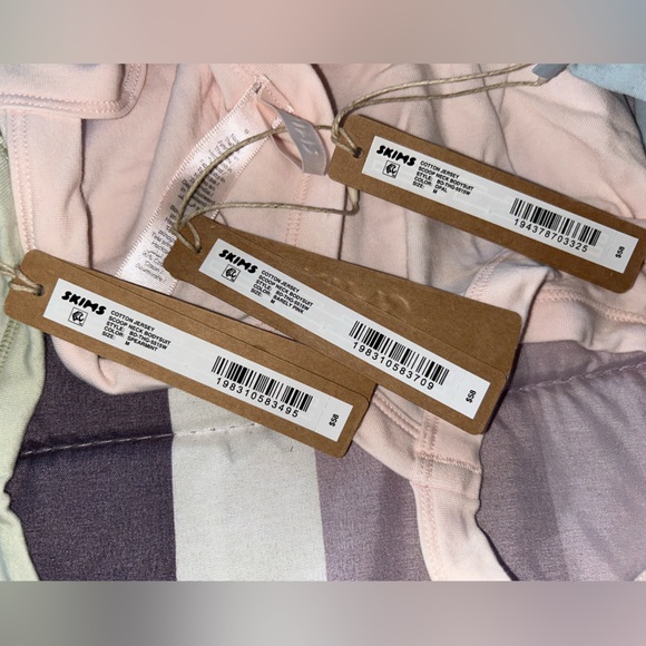 Set of 3- NWT- Skims Cotton Jersey Scoop Neck Bodysuit- Size Medium - Picture 3 of 10
